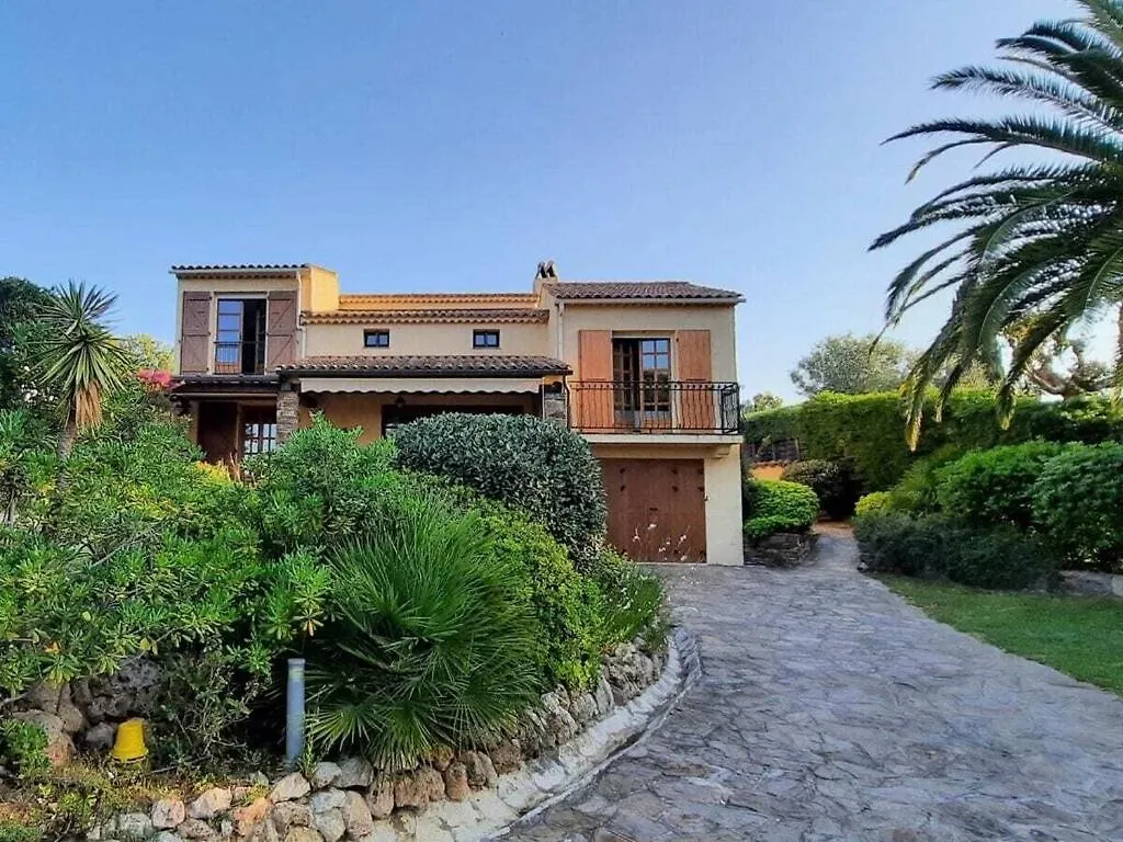 Contacten van Villa In La Croix Valmer With Wifi